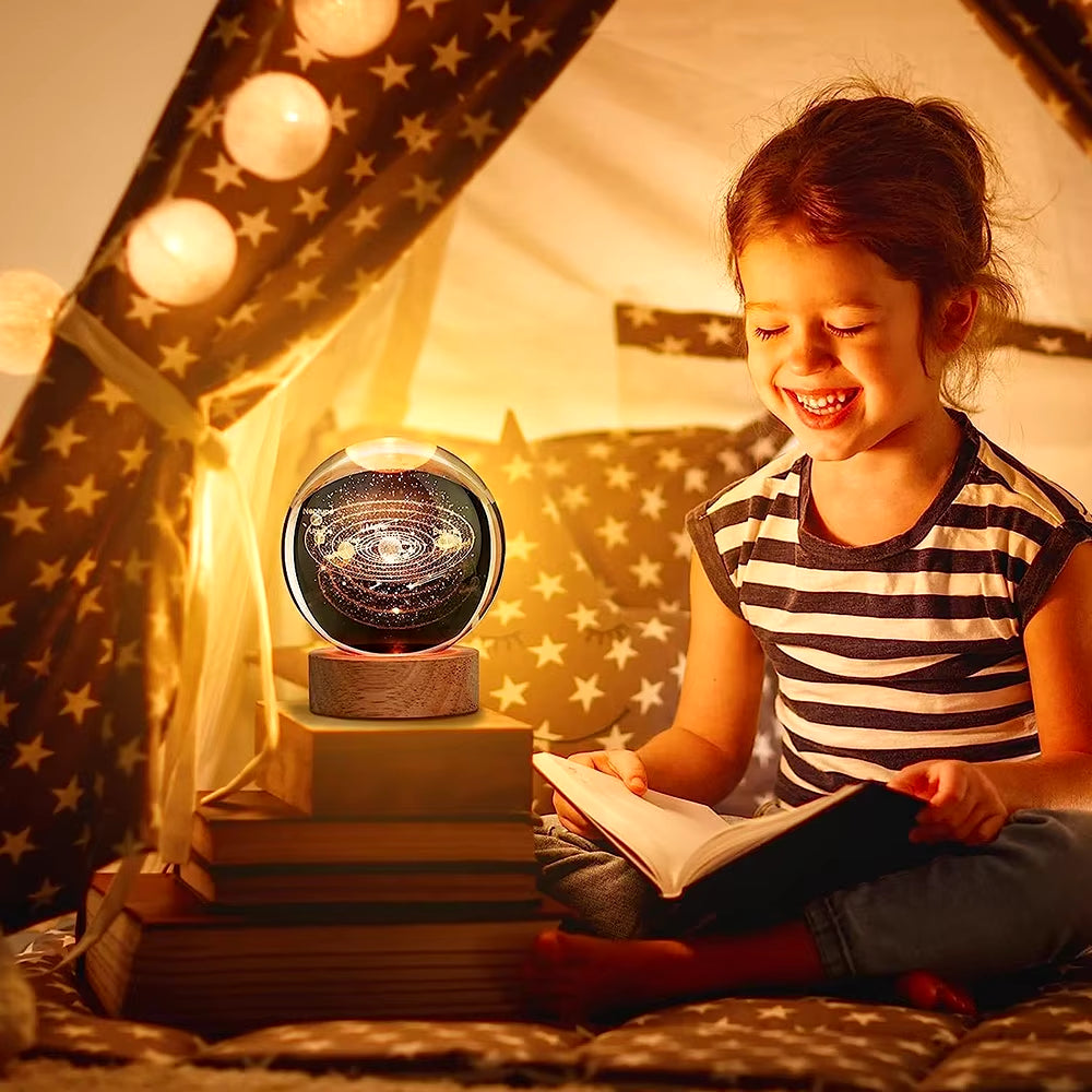 Glowing Galaxy Astronaut Crystal Ball Night Light – Warm USB-Powered Bedside Lamp for Kids & Christmas Gifts