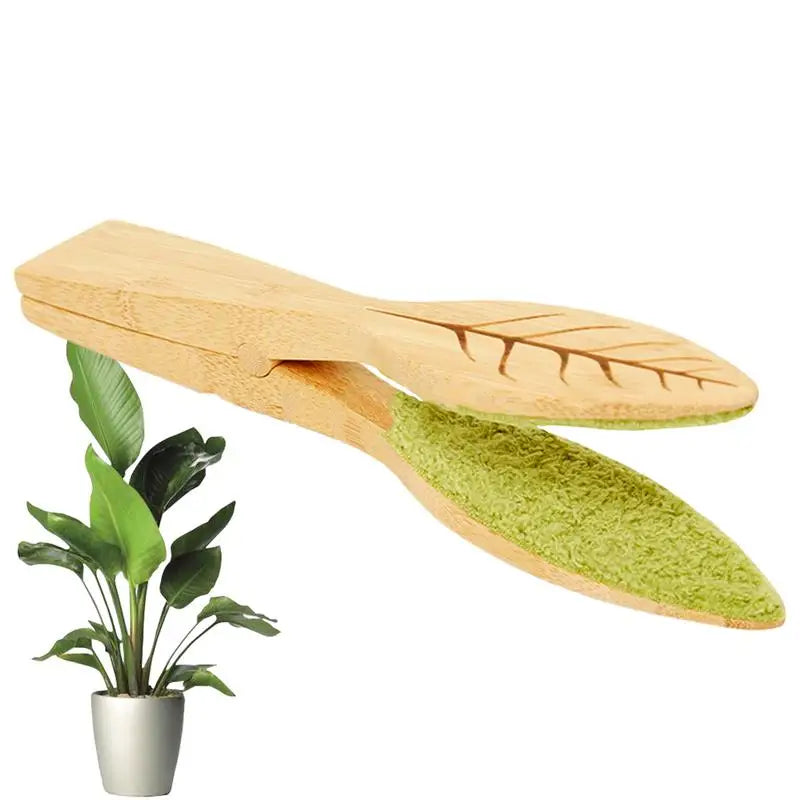 Portable Wooden Plant Leaf Cleaning Tool – Handheld Brush Clip for Garden Care